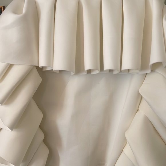 Akira 2018 White Ivory Puffy Art Peplum Ruffle Scuba Skirt Size Medium - Picture 3 of 6